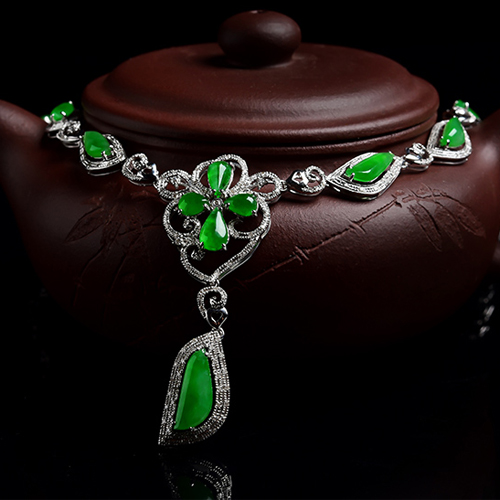 阳绿翡翠项链玉石项链18K金镶嵌蛋面项链玉器A货