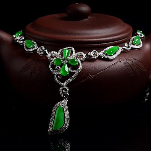 阳绿翡翠项链玉石项链18K金镶嵌蛋面项链玉器A货