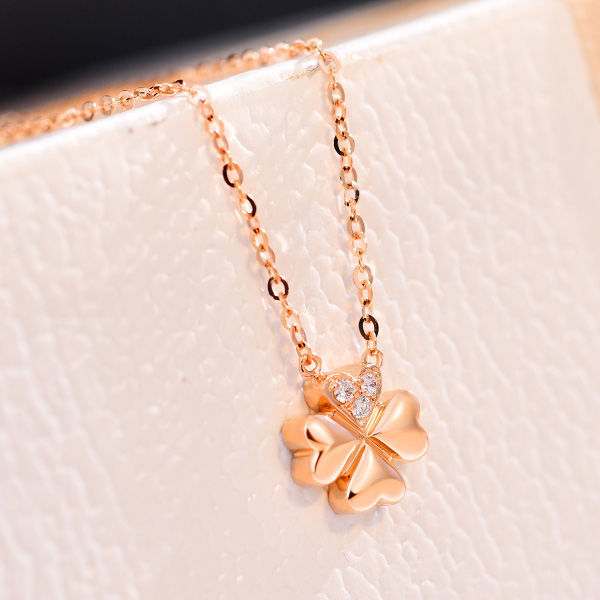 18K玫瑰金钻石四叶草项链 锁骨链彩金白金情人节礼物送女朋友