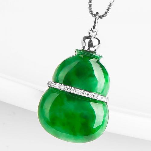 18k金镶嵌钻石 缅甸嫩绿翡翠葫芦吊坠 女款A货