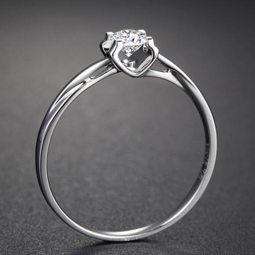 18K白金色钻石戒指 钻戒女正品20分四爪牛头显钻求婚结婚钻戒