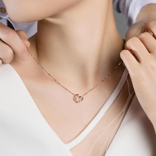 18K金钻石吊坠心属此刻系列心形吊坠