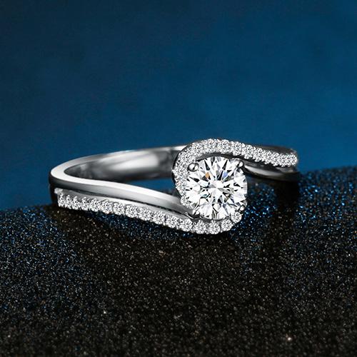18K金钻石戒指铂金求婚结婚男女婚戒白金对戒
