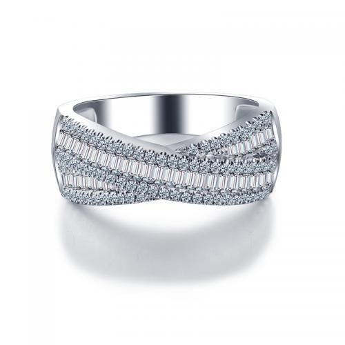 18K金钻戒女1克拉钻石戒指梯方钻石定制铂金