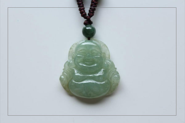 玉坠佩戴的区分