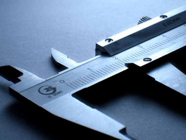 游标卡尺测量钻石直径