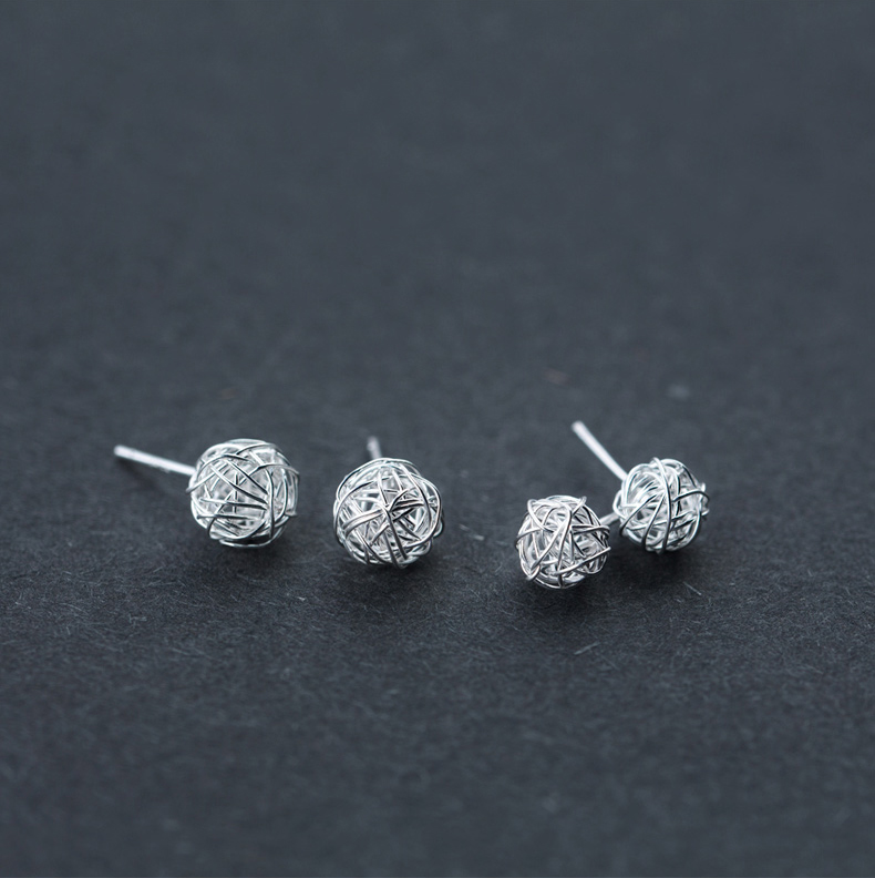 男女士绕丝小耳钉实物展示