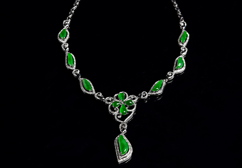 18K金镶嵌蛋面项链