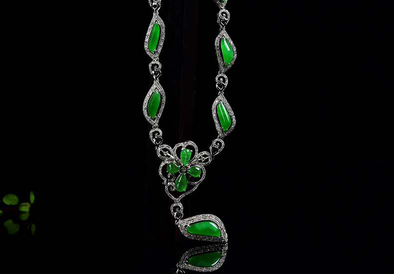 18K金镶嵌蛋面项链实物图