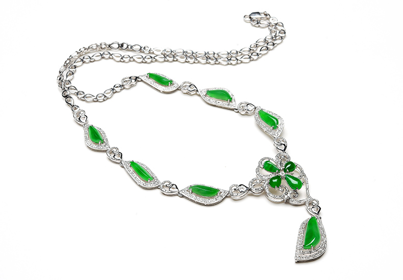 18K金镶嵌蛋面项链白底实物图