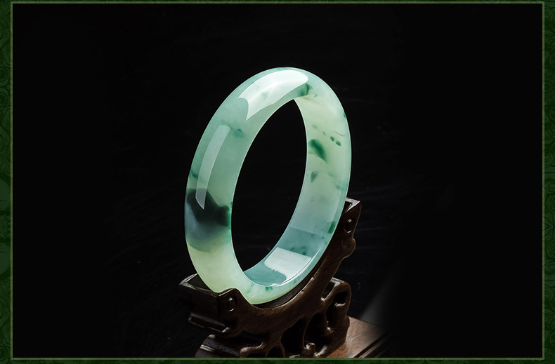 缅甸翡翠手镯实拍图