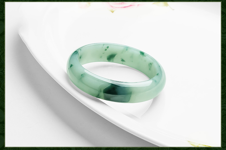 缅甸翡翠手镯白底展示图