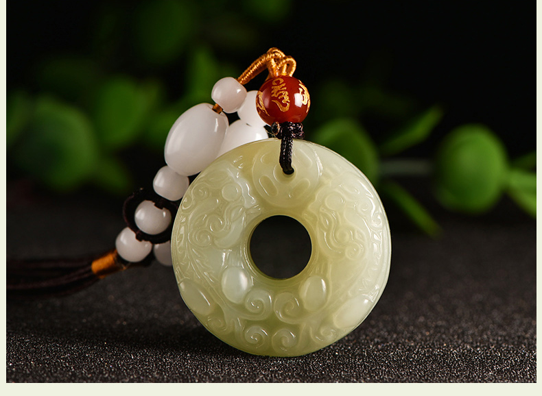 天然新疆和田玉平安扣产品实拍