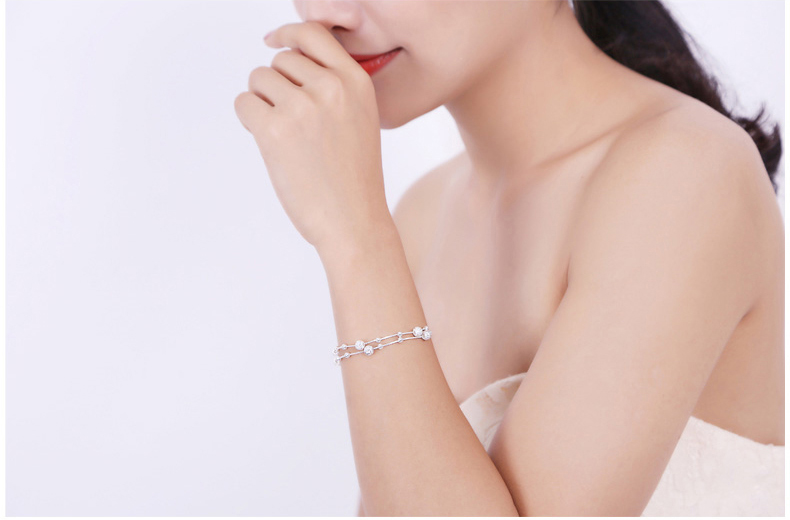 925纯银转运珠手链模特佩戴图