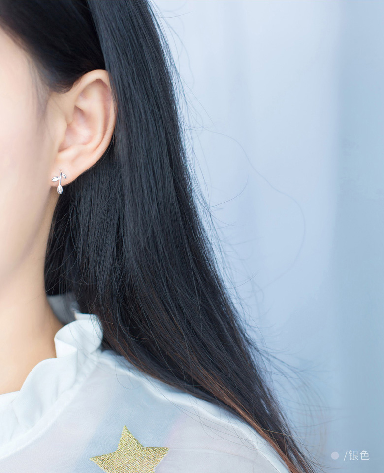 925银叶子耳钉模特展示图