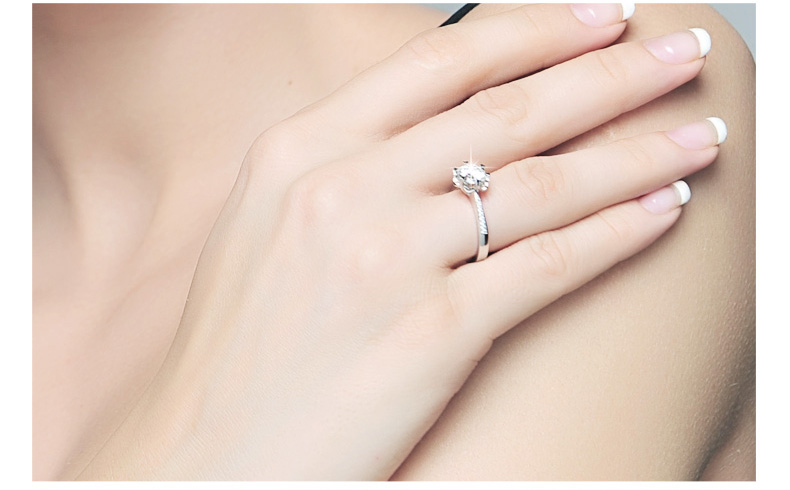 18K钻石戒指佩戴图