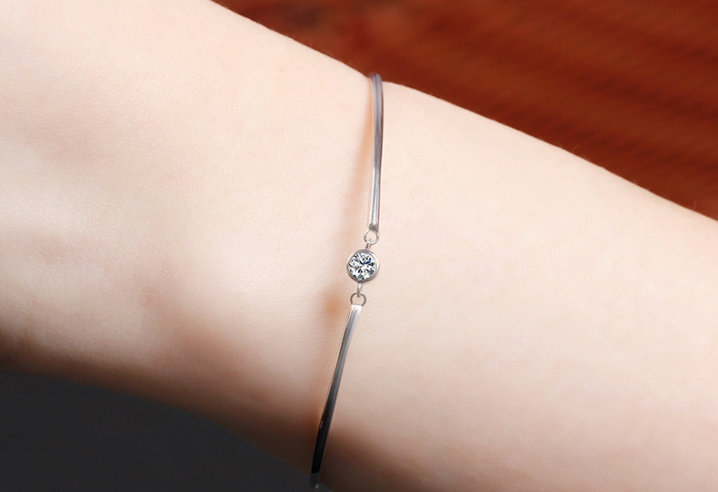 18K金钻石手链展示图