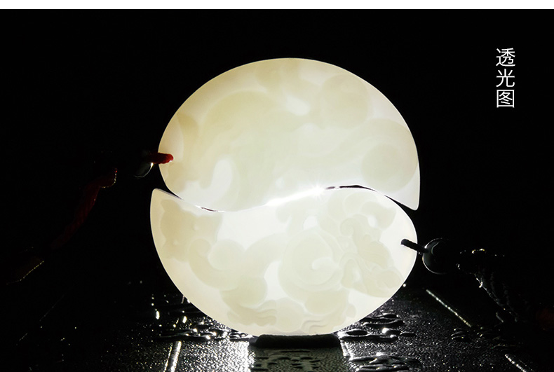 太极龙凤玉佩情侣吊坠拍摄图