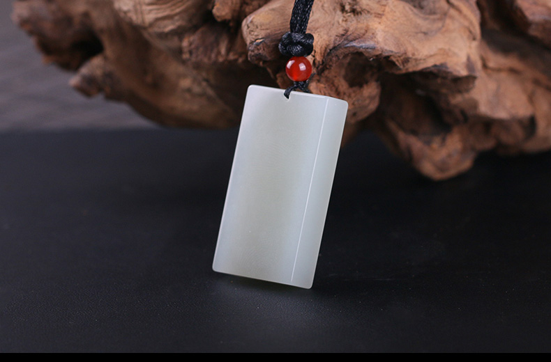 天然新疆和田玉平安无事牌