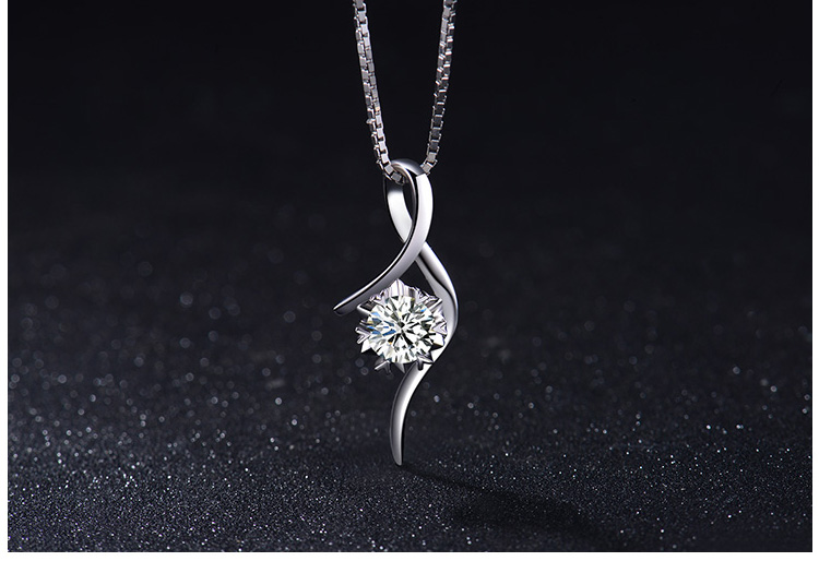 白18K金钻石吊坠钻石项链