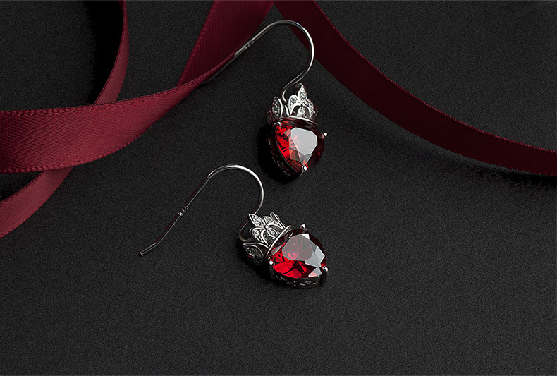 皇冠桃心复古大气红锆欧美新款时尚耳环女款
