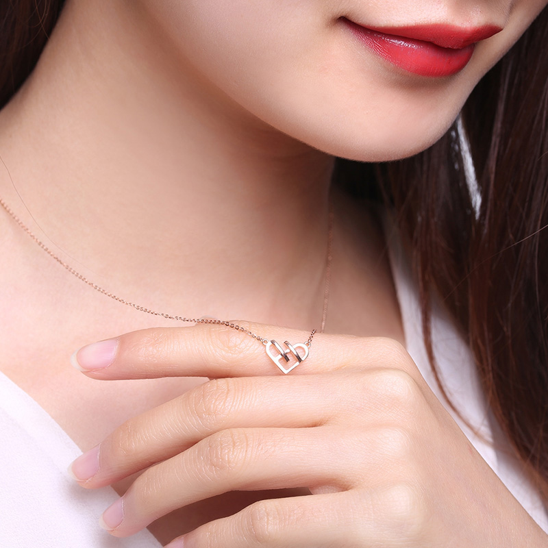 玫瑰金彩金项链爱心交织