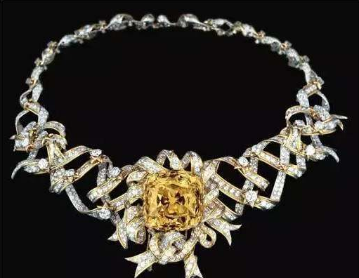 奥黛丽赫本戴的钻石项链