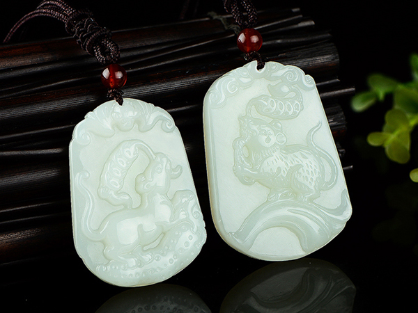 生肖玉吊坠