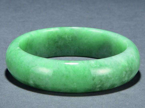 豆种翡翠手镯
