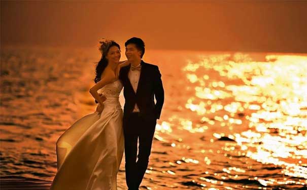 夕阳婚纱照