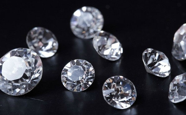 钻石会不会碎。