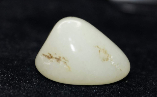 和田玉籽料裂纹