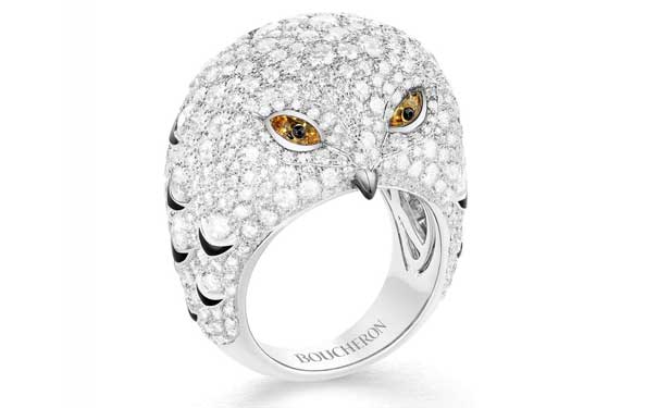 黄色蓝宝石中镶嵌缟玛瑙