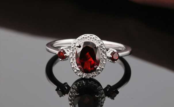 石榴石戒指