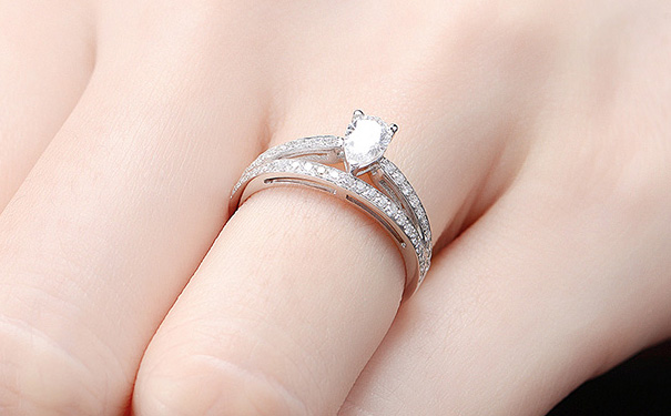 异形钻石戒指