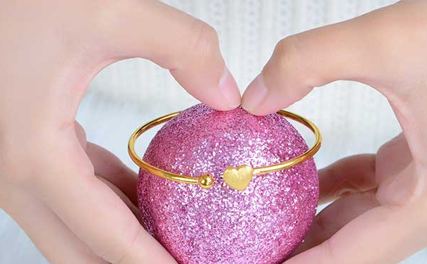 黄金开口手镯 黄金开口手镯