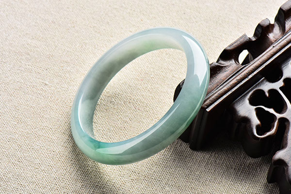 和田玉和翡翠的差别