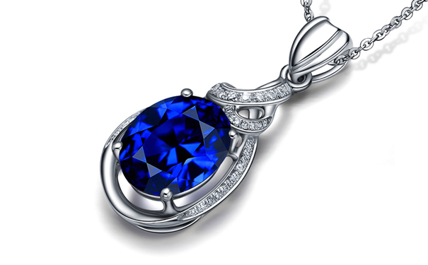 深邃的蓝紫色宝石