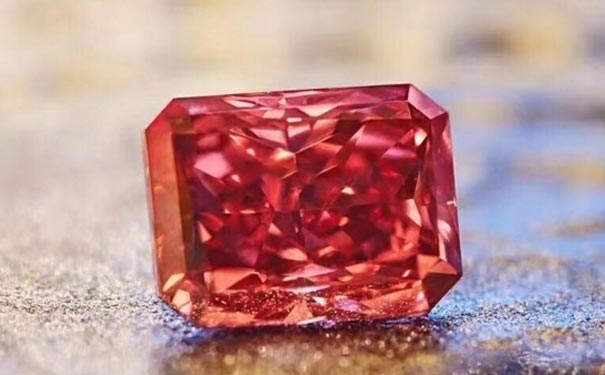 世界上第二大鲜彩红钻