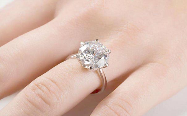 皇冠镶嵌的寓意