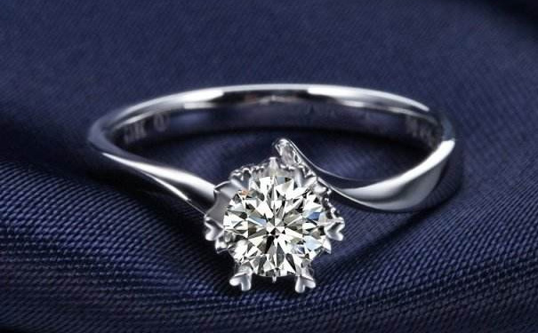 铂金钻戒