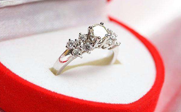求婚钻戒