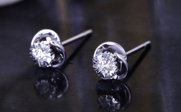 钻石耳钉