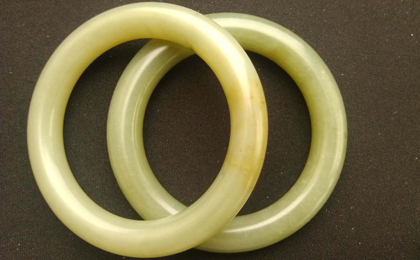 和田玉手镯细款