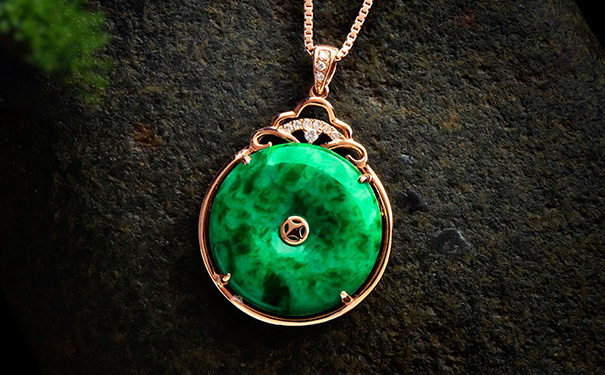 翡翠冰糯种吊坠