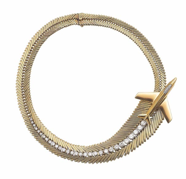 镶嵌圆形切割钻石。