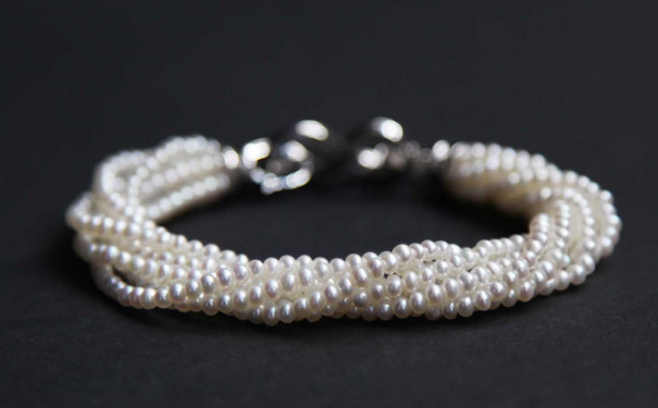 多串珍珠手链