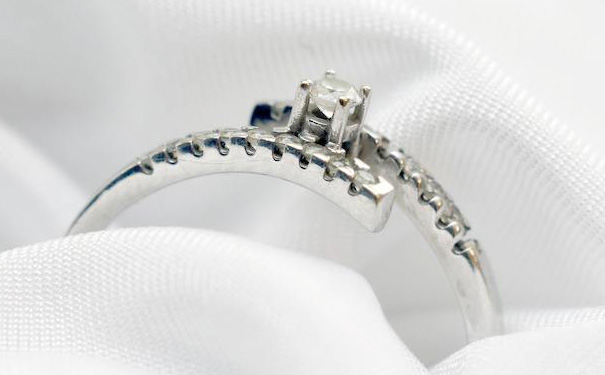 结婚戒指多少钱