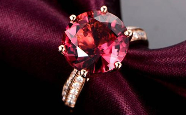 结婚戒指用宝石