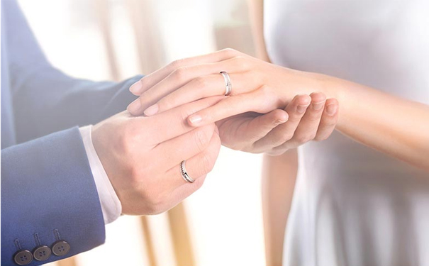 订婚戒指和结婚戒指的区别